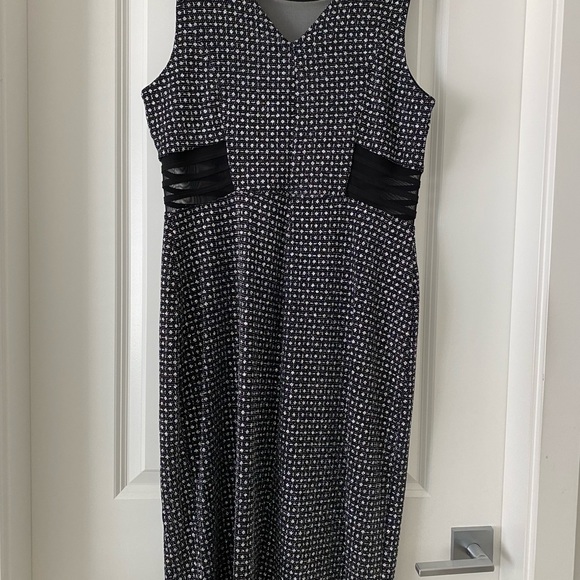 Cocktail dress used only once. - Picture 1 of 2